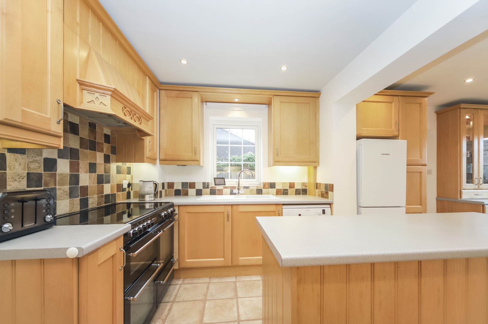Additional Property Image 4 bedroom Detached for sale in Tring 9