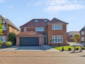 5 bedroom Detached for sale in Aylesbury