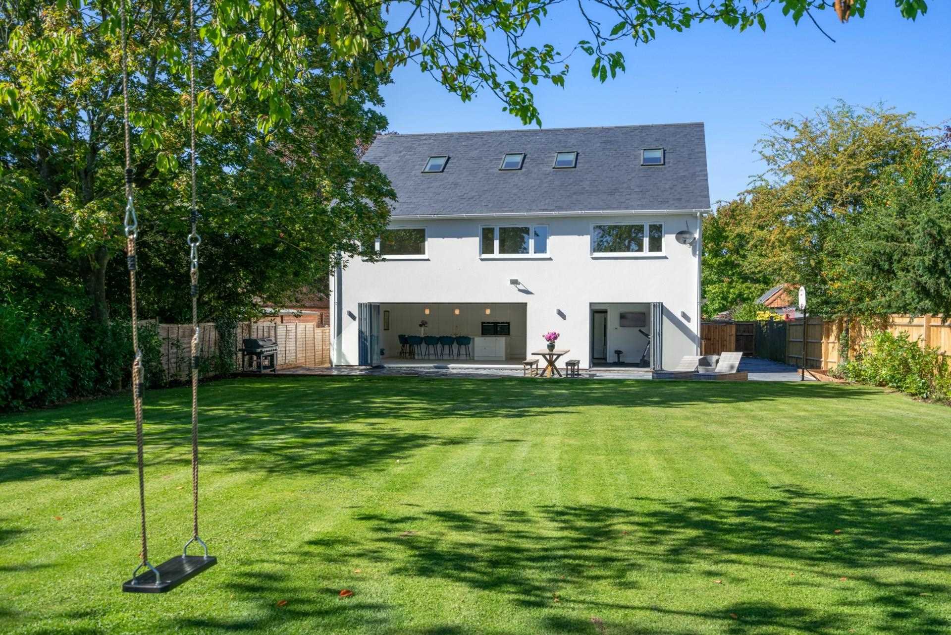 Additional Property Image 6 bedroom Detached to rent in Aylesbury 3