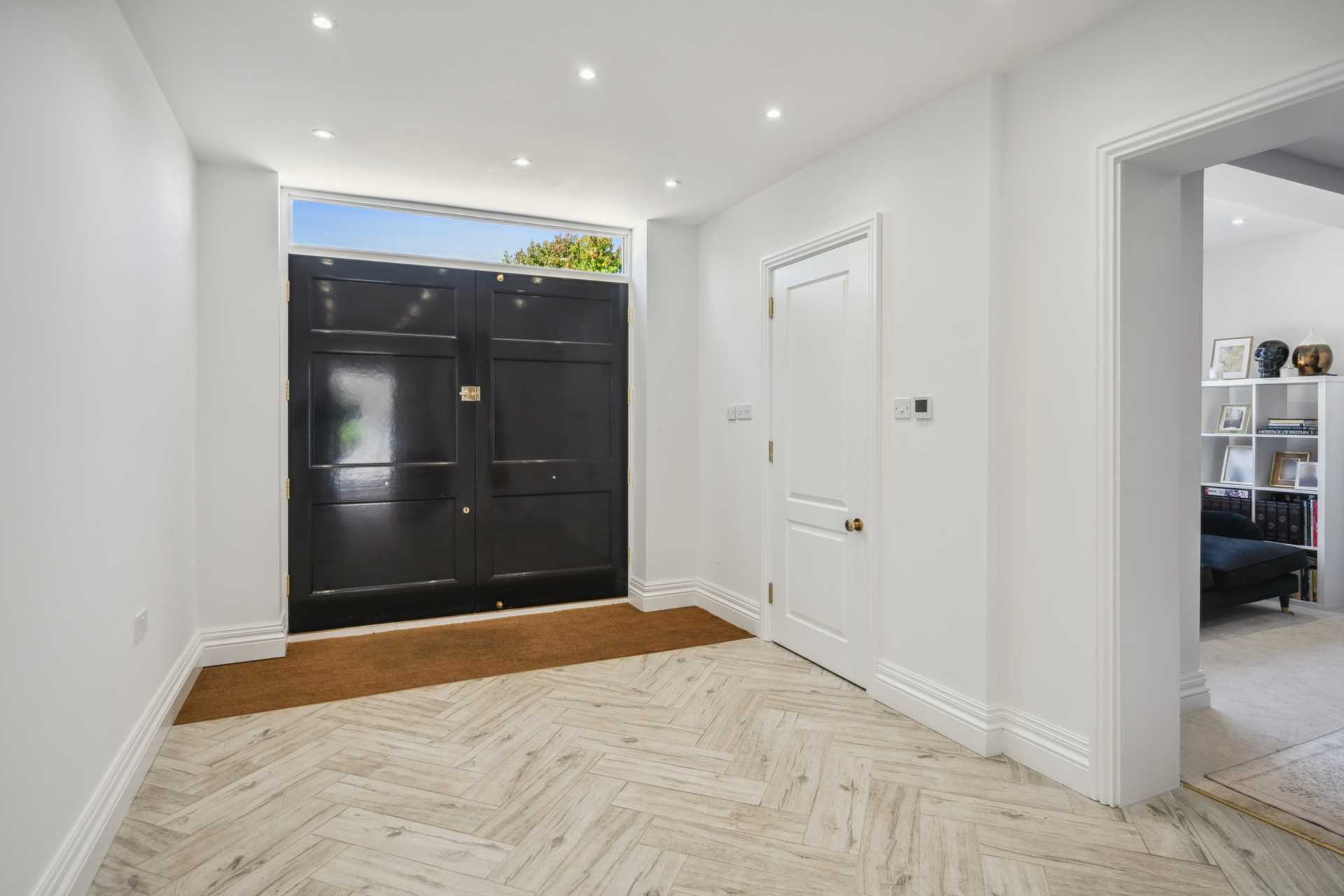 Additional Property Image 6 bedroom Detached to rent in Aylesbury 5
