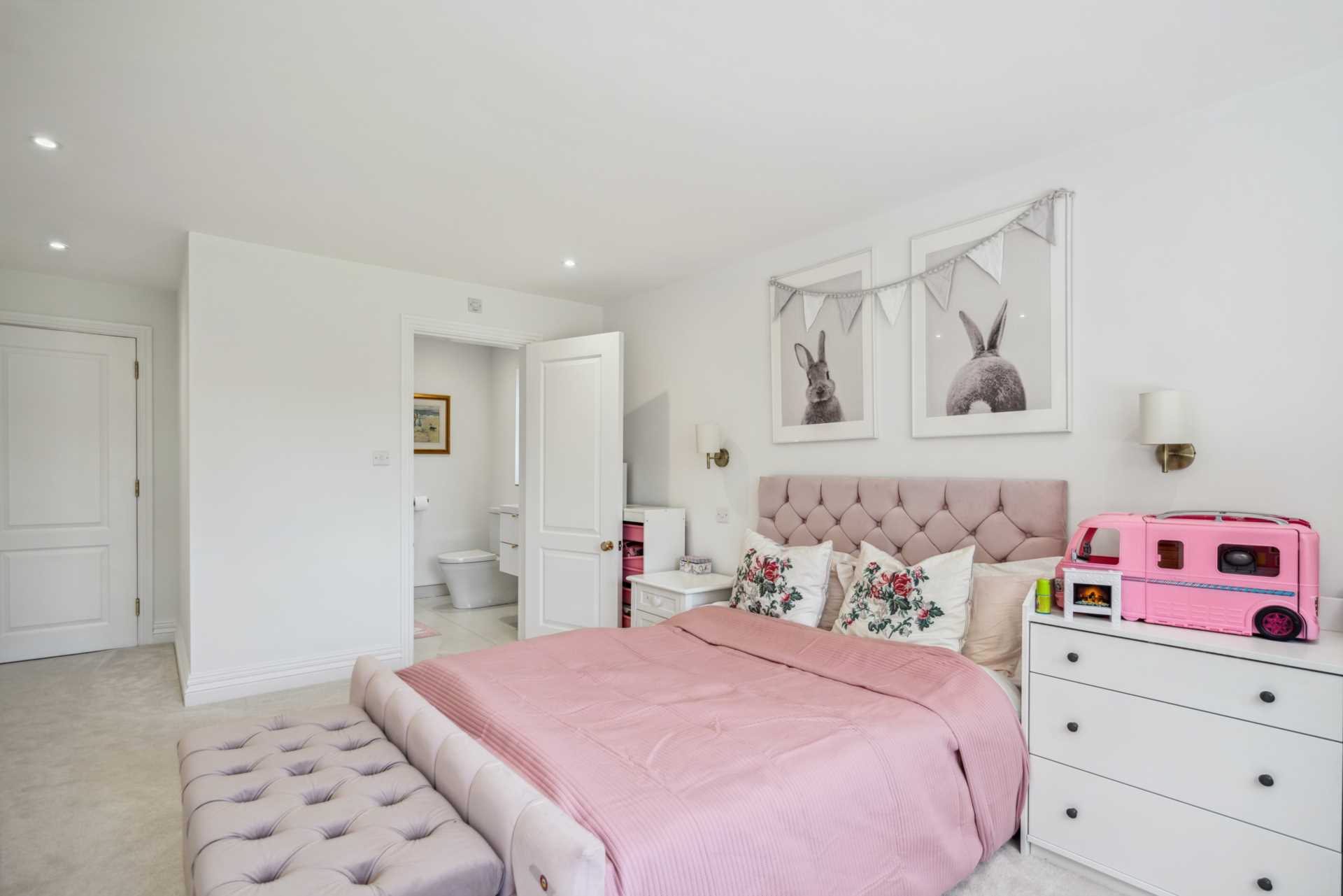 Additional Property Image 6 bedroom Detached to rent in Aylesbury 19