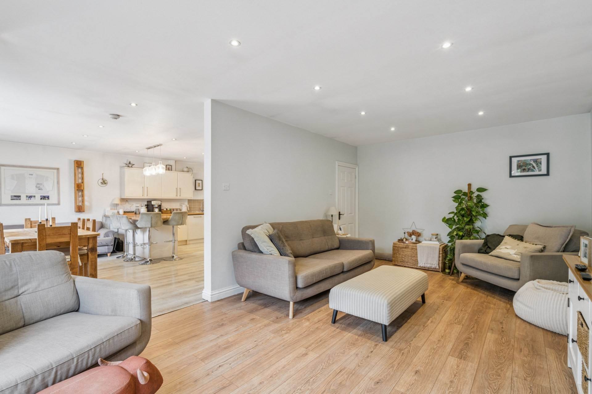 Additional Property Image 3 bedroom Detached Bungalow for sale in Aylesbury 2