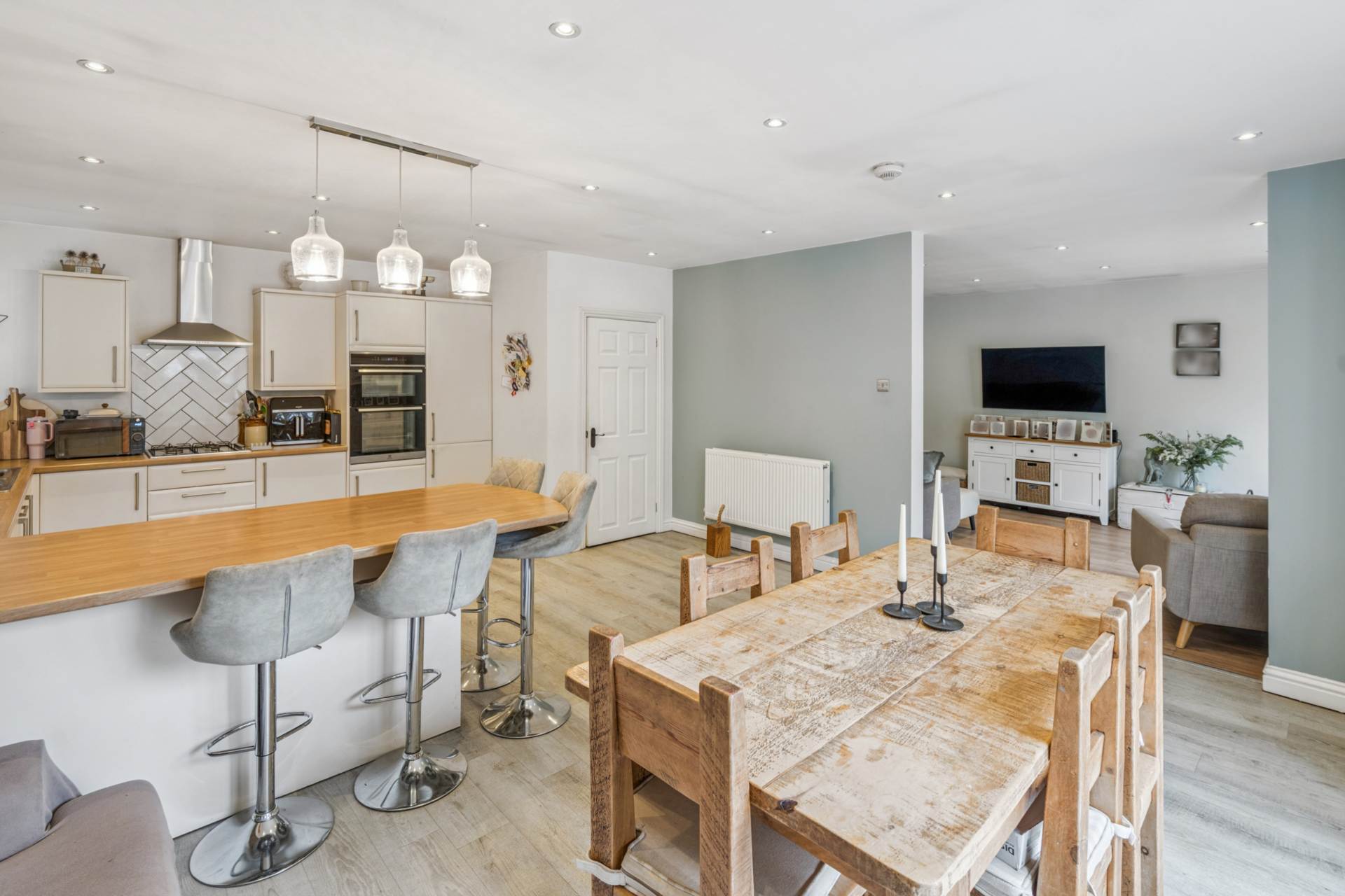Additional Property Image 3 bedroom Detached Bungalow for sale in Aylesbury 6