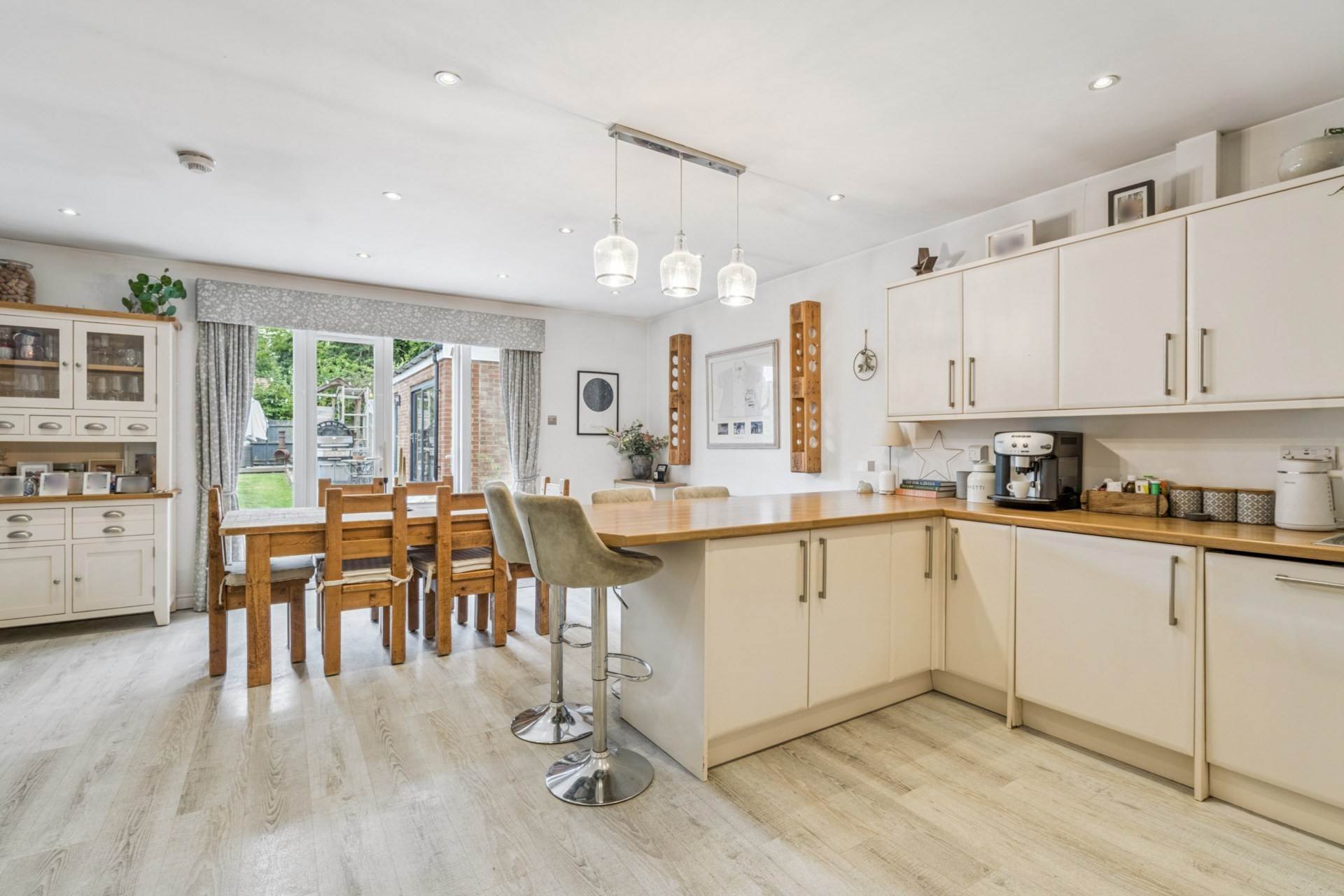 Additional Property Image 3 bedroom Detached Bungalow for sale in Aylesbury 8