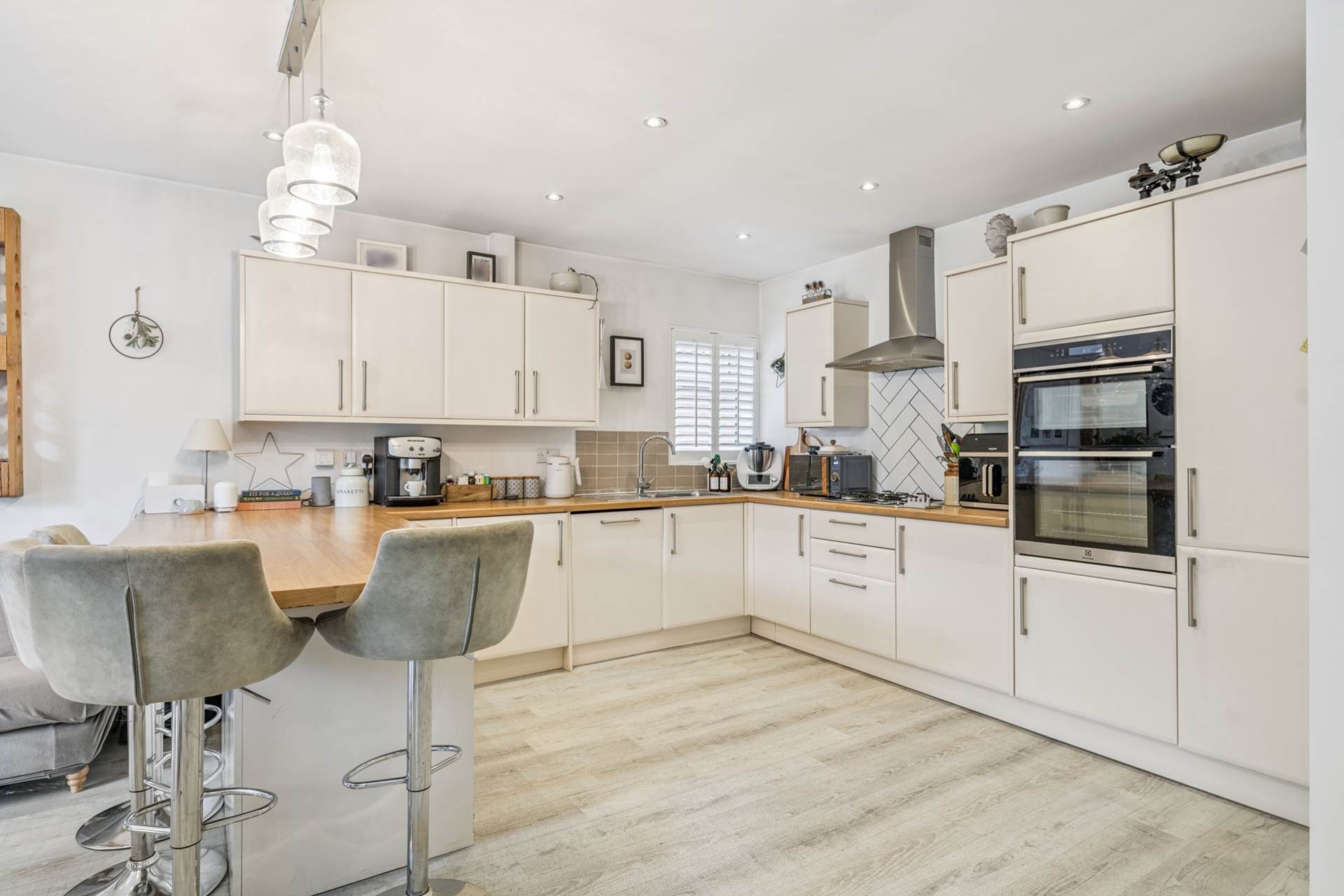 Additional Property Image 3 bedroom Detached Bungalow for sale in Aylesbury 9