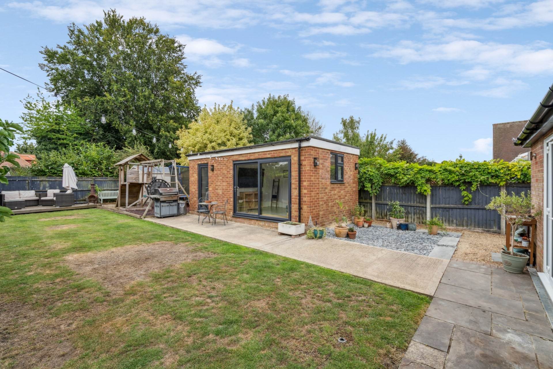 Additional Property Image 3 bedroom Detached Bungalow for sale in Aylesbury 16