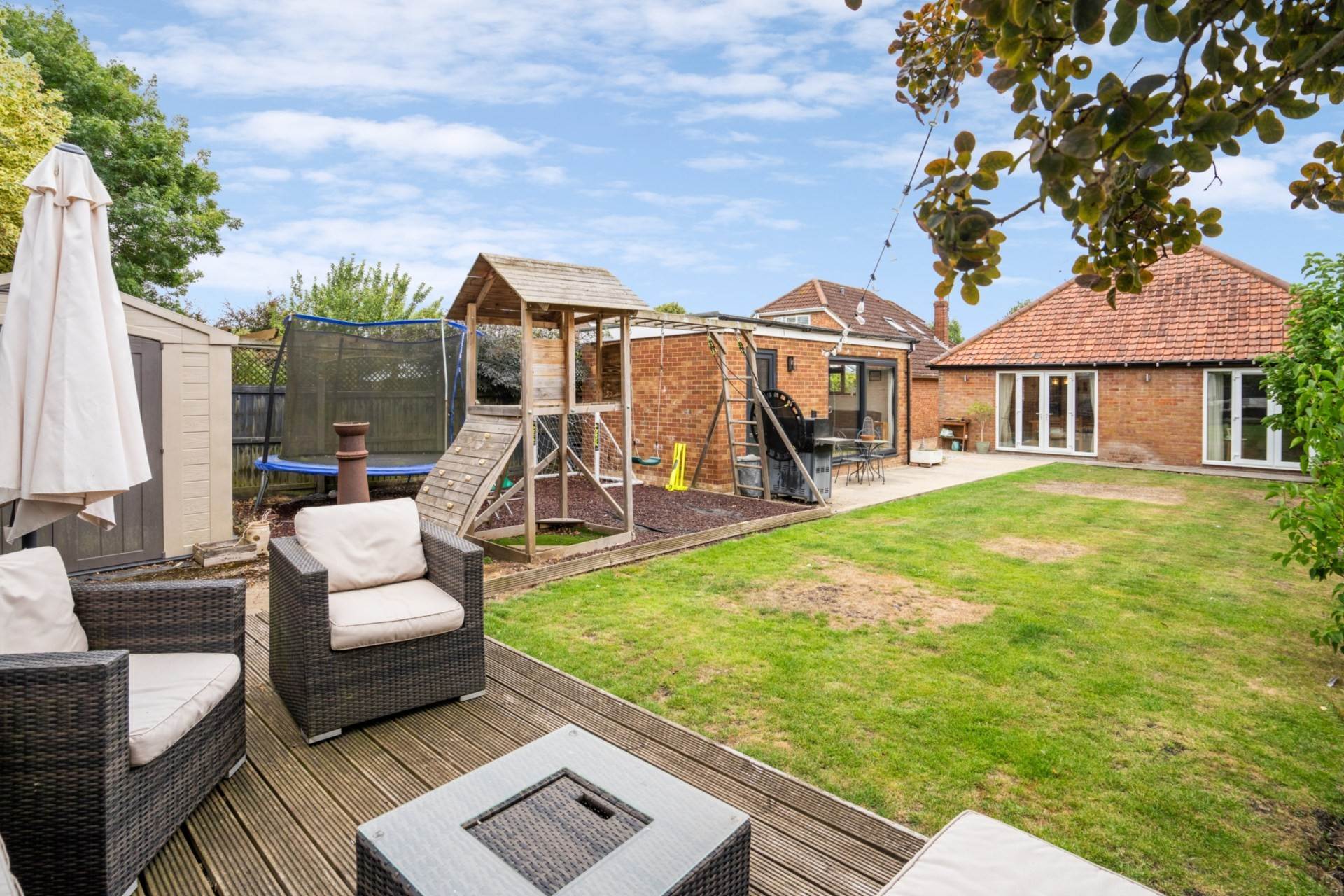 Additional Property Image 3 bedroom Detached Bungalow for sale in Aylesbury 18
