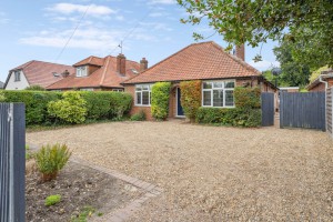 3 bedroom Detached Bungalow for sale in Aylesbury