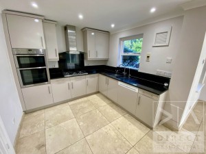 5 bedroom Detached to rent in Epsom