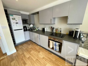 2 bedroom Apartment to rent in Epsom