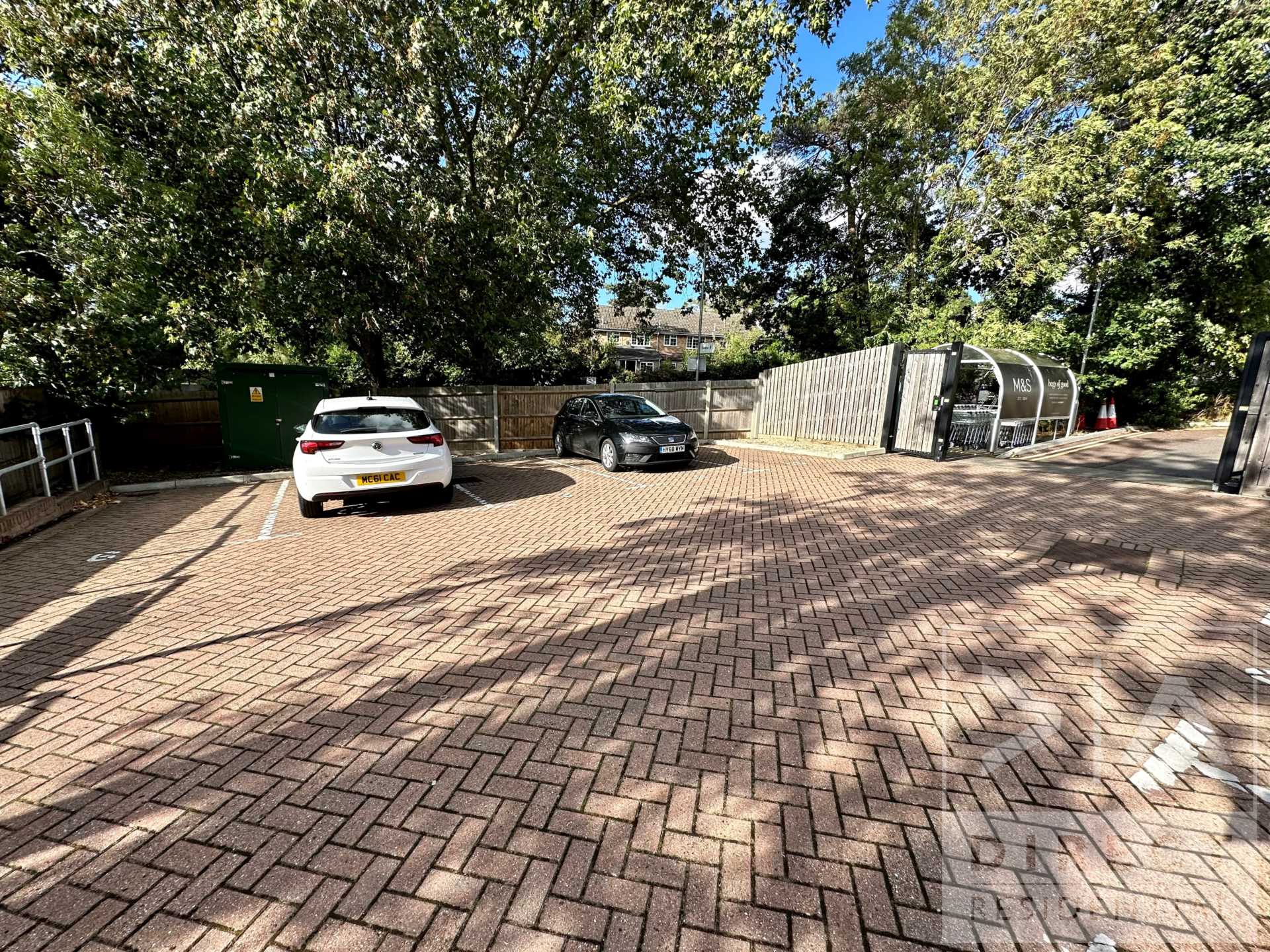 Additional Property Image 2 bedroom Apartment to rent in Ashtead 18