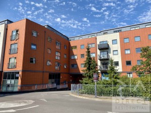 2 bedroom Flat to rent in Epsom