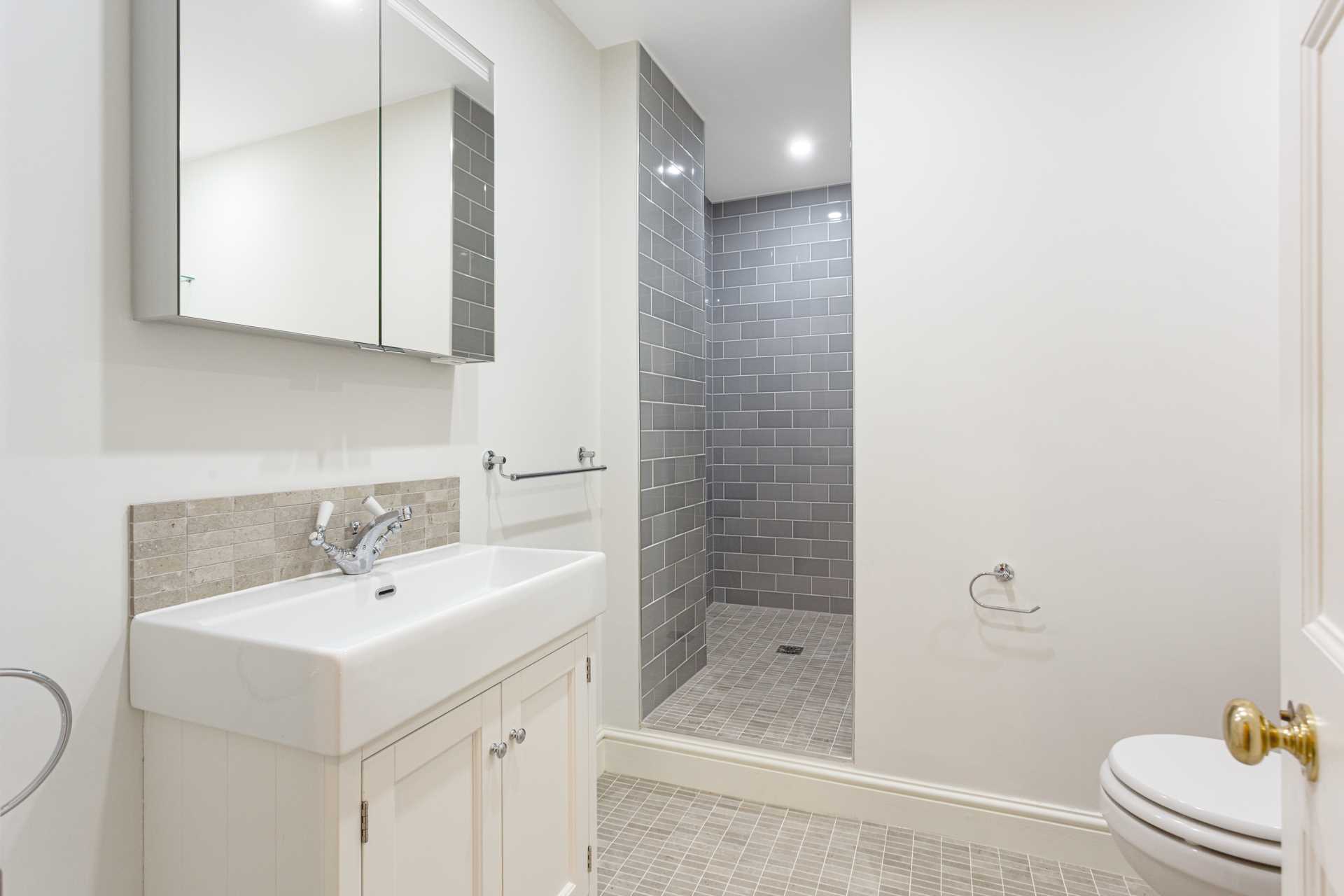 Additional Property Image 2 bedroom Flat to rent in London 8