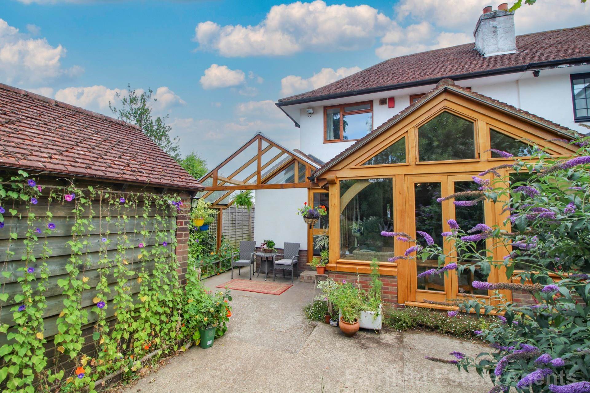 Additional Property Image 3 bedroom Semi Detached for sale in Watford 2