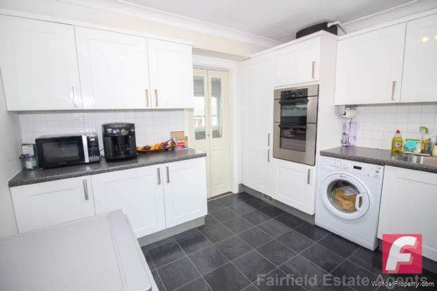 Additional Property Image 3 bedroom Flat for sale in Watford 8