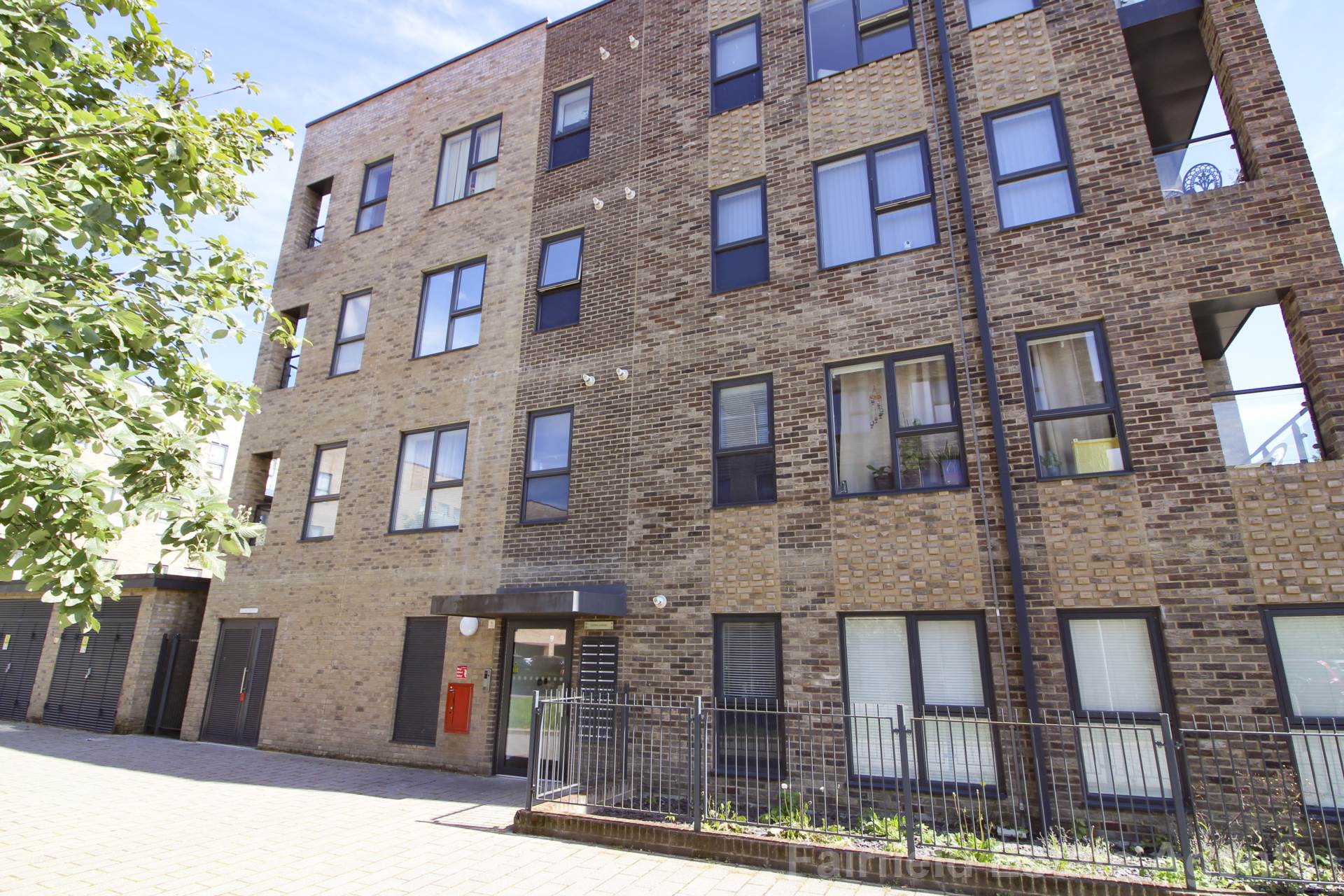 Additional Property Image 2 bedroom Flat for sale in Watford 13
