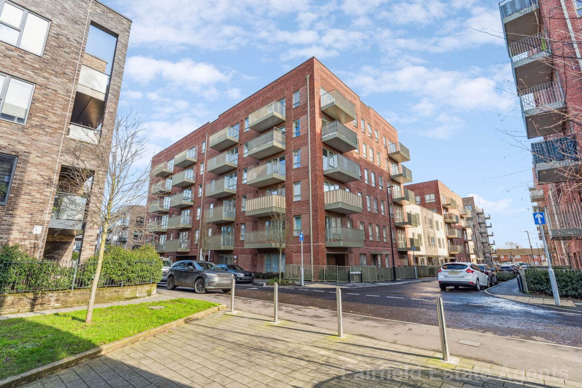 Additional Property Image 2 bedroom Flat for sale in Watford 3