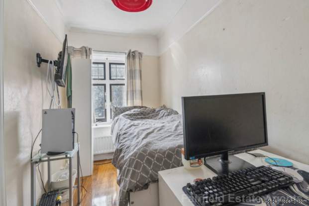 Additional Property Image 2 bedroom Maisonette for sale in Northwood 8