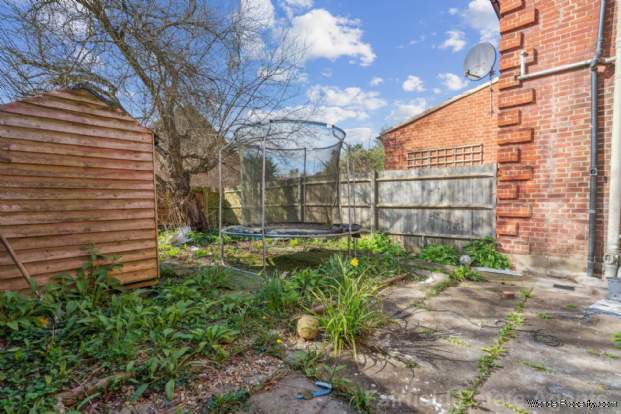 Additional Property Image 2 bedroom Maisonette for sale in Northwood 12