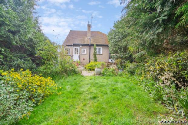Additional Property Image 2 bedroom Detached Bungalow for sale in Watford 4