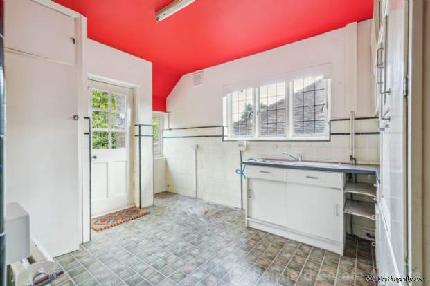 Additional Property Image 2 bedroom Detached Bungalow for sale in Watford 6