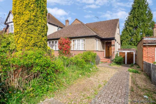 Additional Property Image 2 bedroom Detached Bungalow for sale in Watford 9