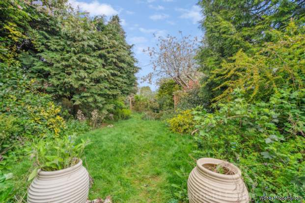 Additional Property Image 2 bedroom Detached Bungalow for sale in Watford 10