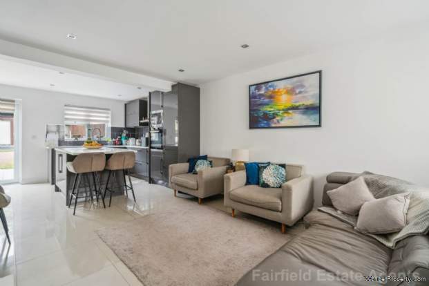 Additional Property Image 3 bedroom Terraced for sale in Watford 2
