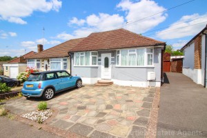 3 bedroom Semi Detached Bungalow for sale in Watford