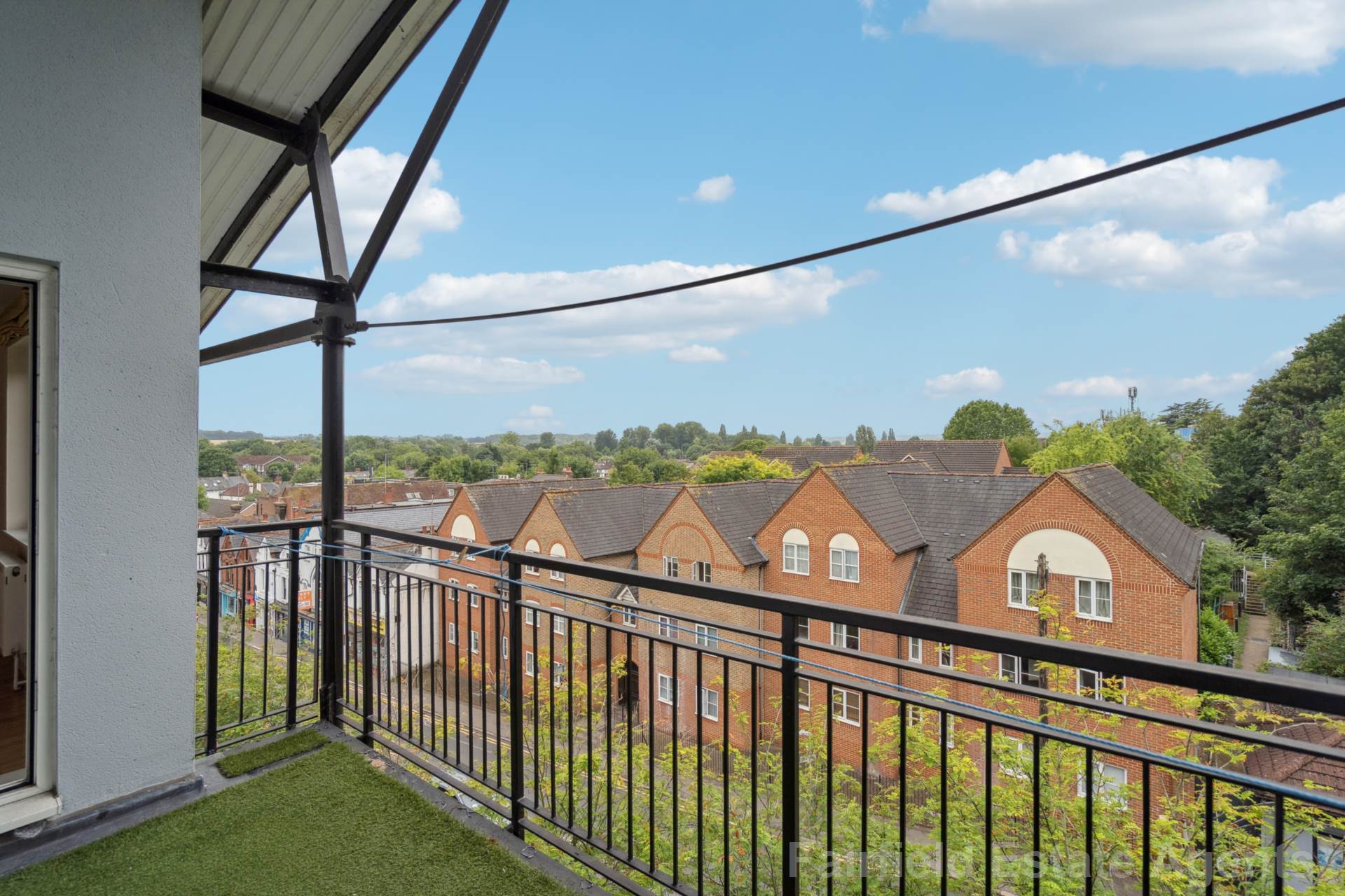 Additional Property Image 2 bedroom Apartment for sale in Rickmansworth 3