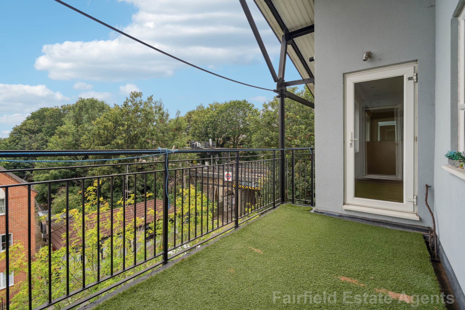 Additional Property Image 2 bedroom Apartment for sale in Rickmansworth 12