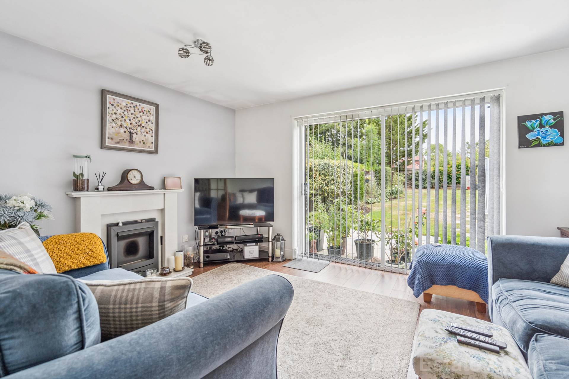 Additional Property Image 2 bedroom Detached Bungalow for sale in Watford 2