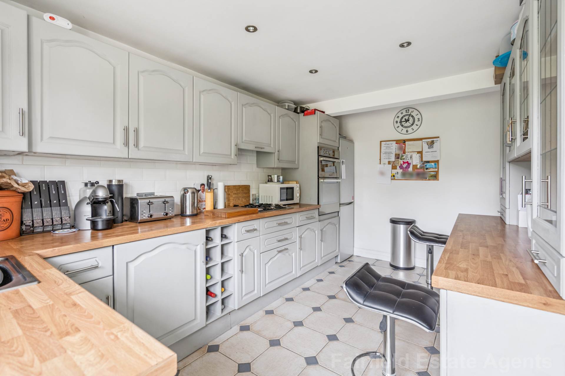 Additional Property Image 2 bedroom Detached Bungalow for sale in Watford 6
