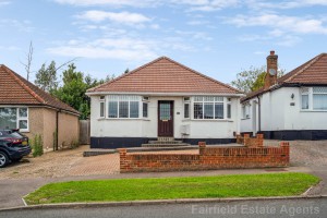 2 bedroom Detached Bungalow for sale in Watford