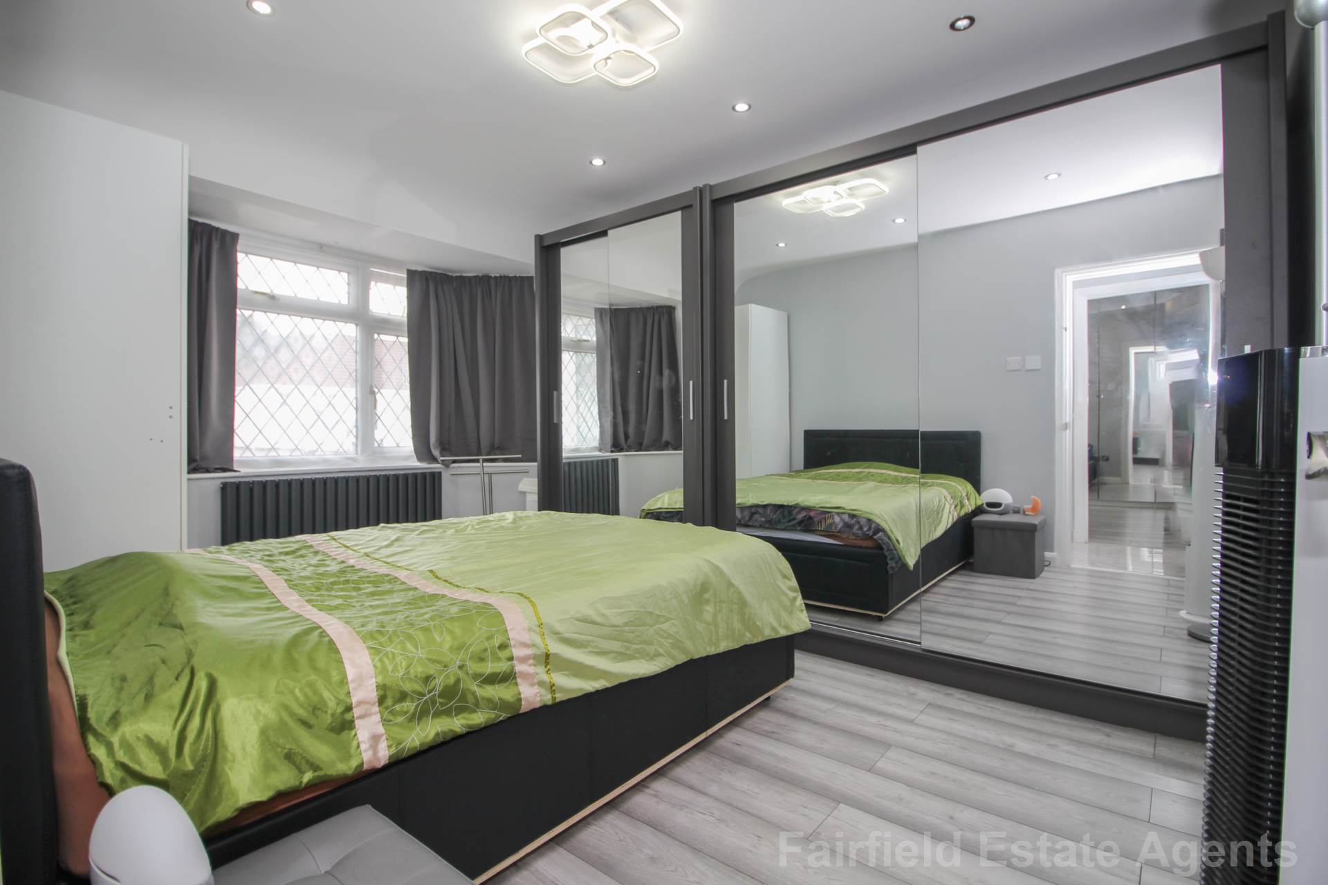 Additional Property Image 3 bedroom Semi Detached Bungalow for sale in Watford 9