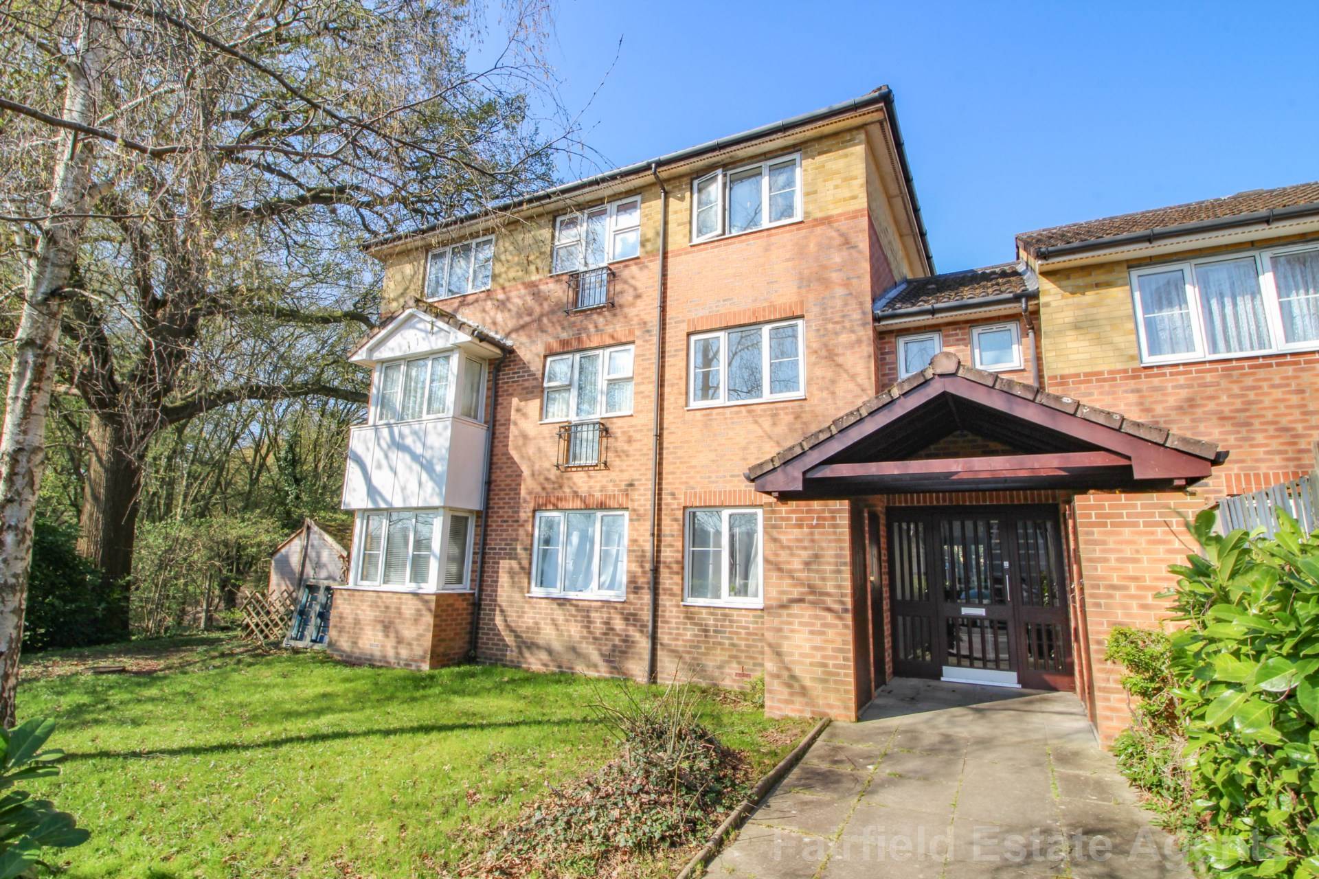 2 bedroom Flat for sale in Watford