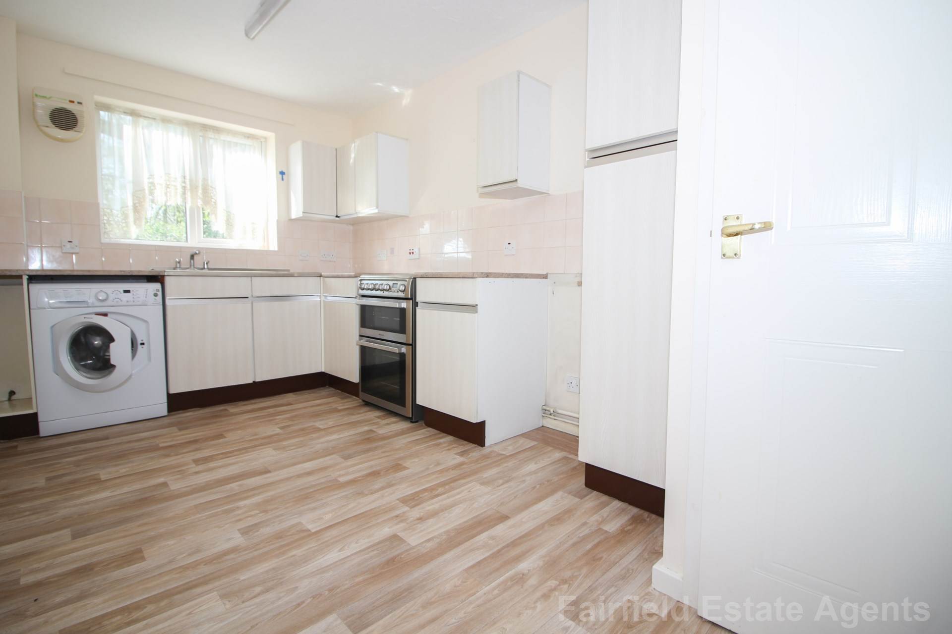 Additional Property Image 2 bedroom Flat for sale in Watford 5