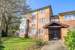 2 bedroom Flat for sale in Watford