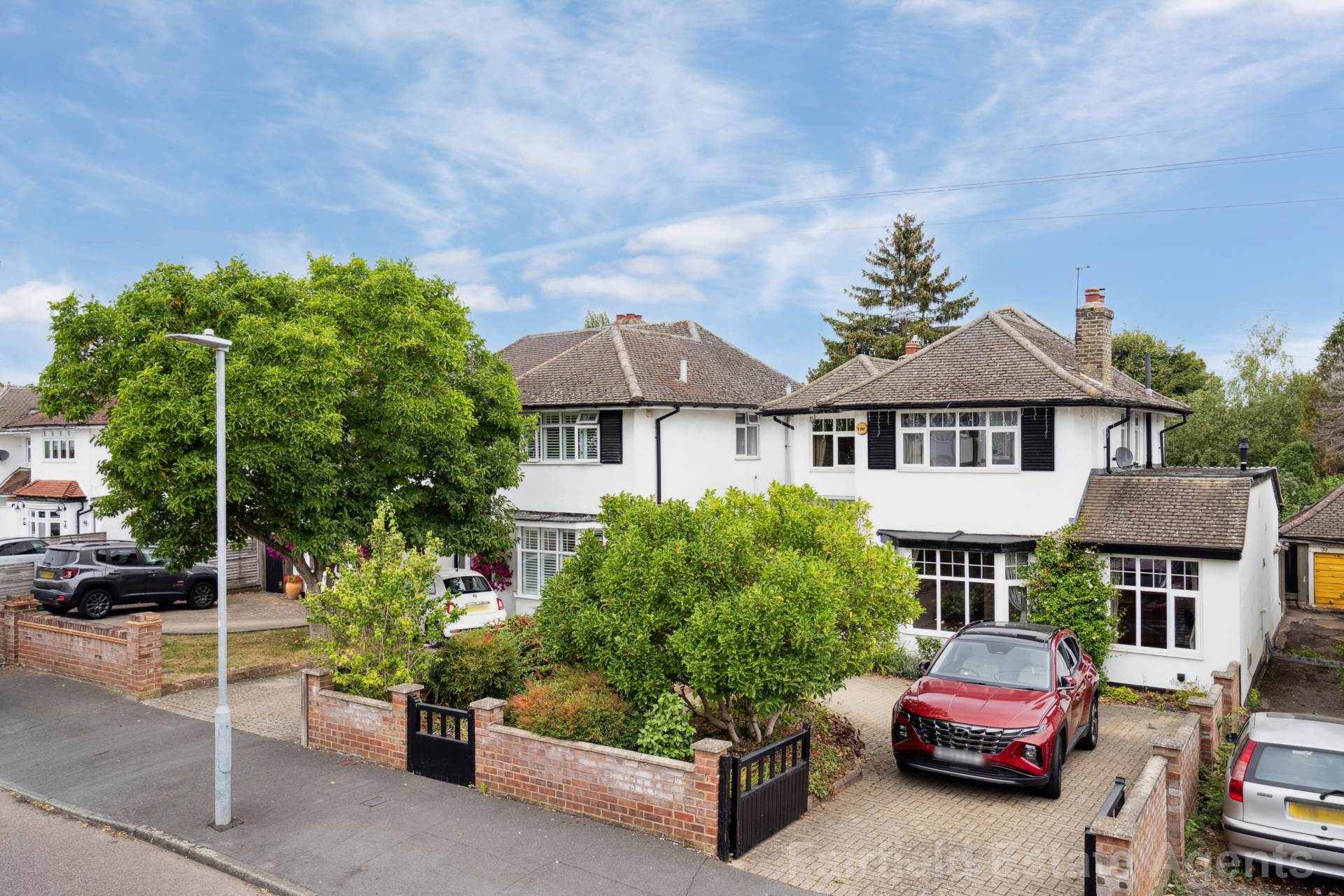 4 bedroom Detached for sale in Watford