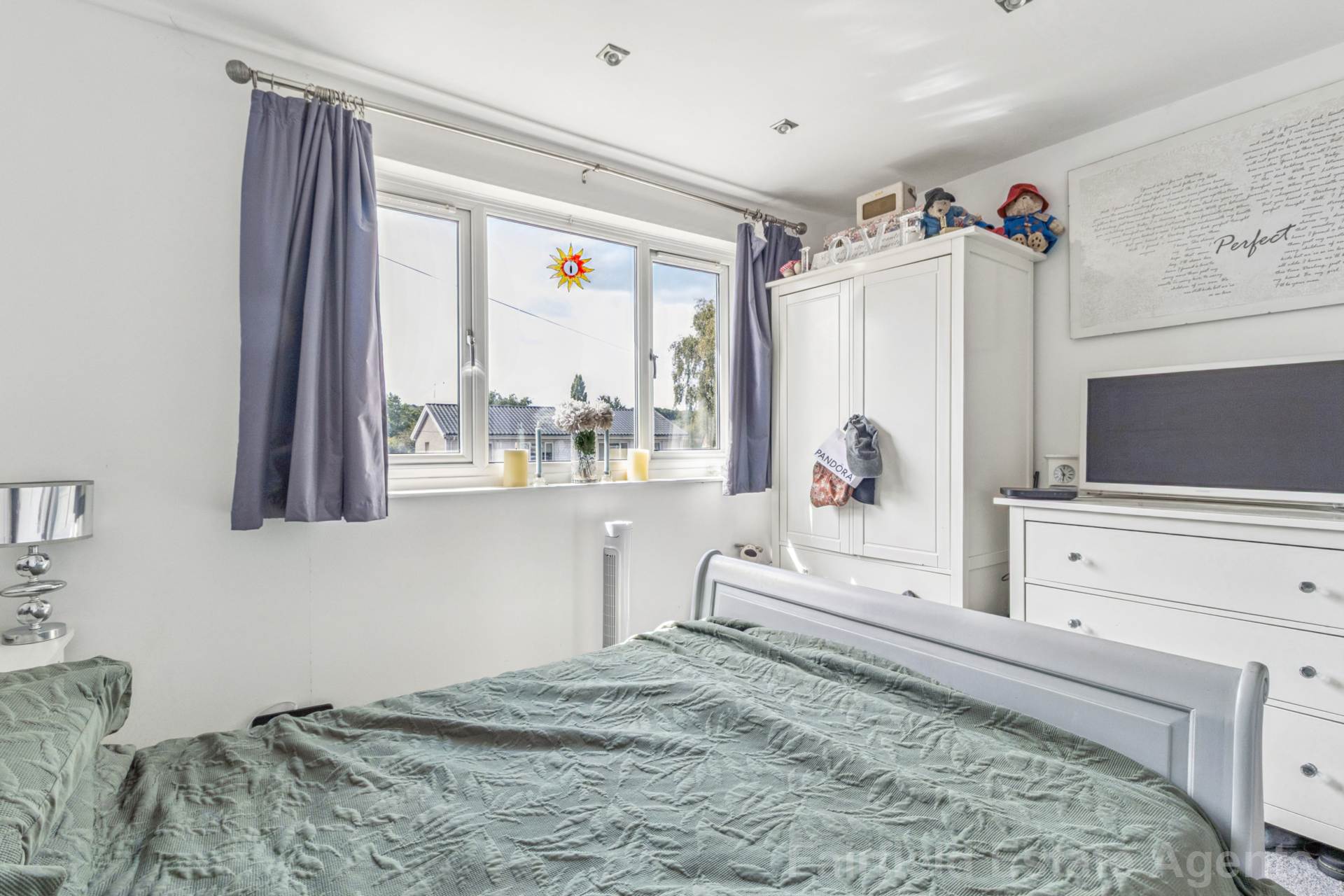 Additional Property Image 3 bedroom Semi Detached for sale in Watford 10