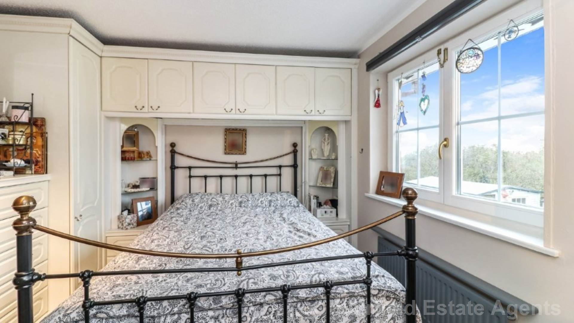 Additional Property Image 4 bedroom Semi Detached for sale in Watford 12