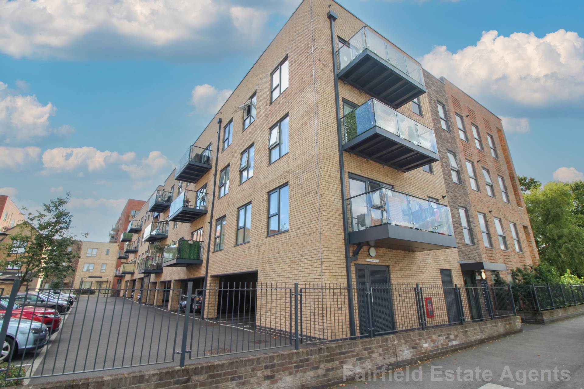 Additional Property Image 2 bedroom Flat for sale in Watford 7