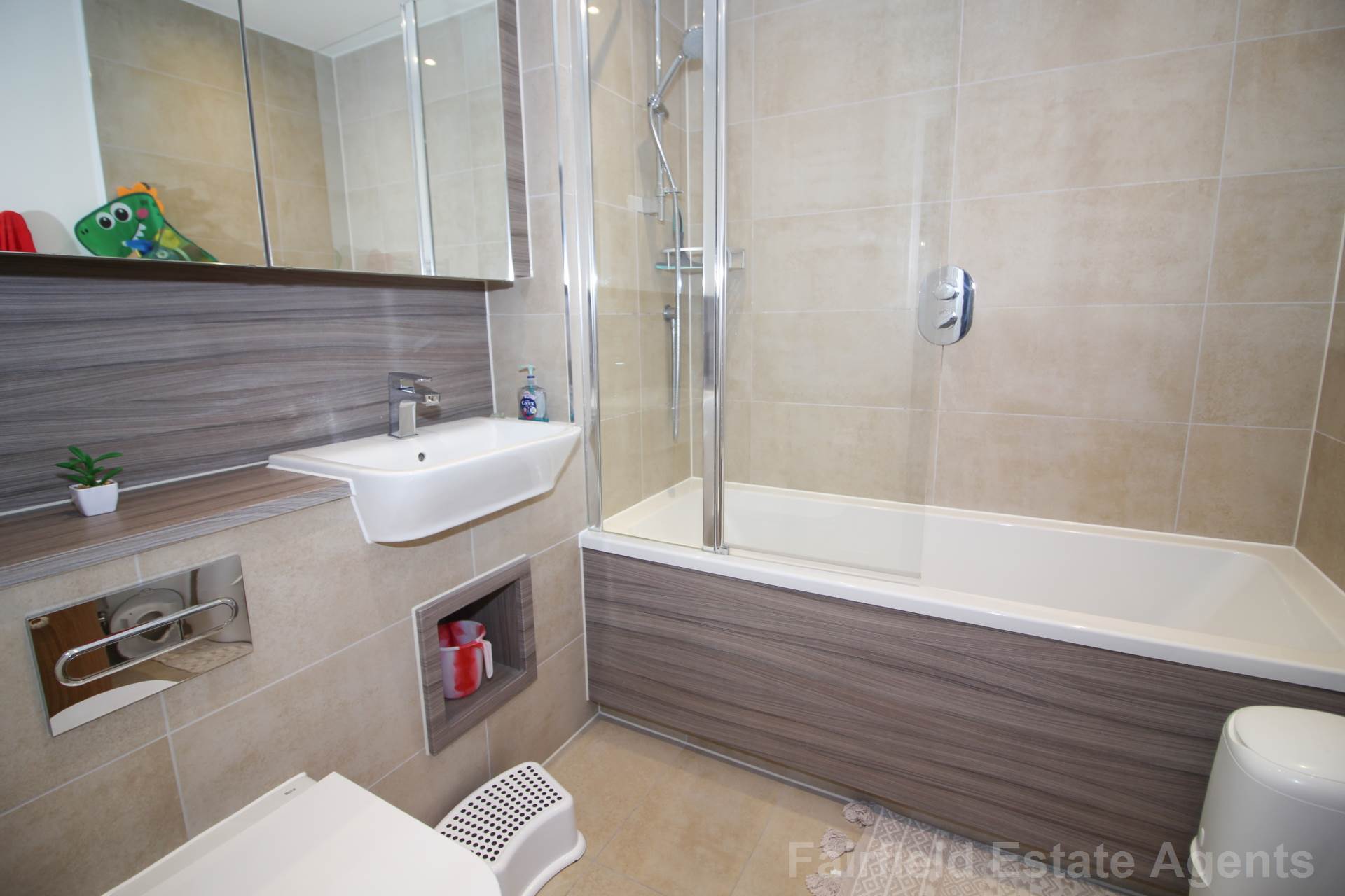 Additional Property Image 2 bedroom Flat for sale in Watford 13