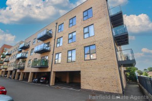 2 bedroom Flat for sale in Watford