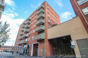 2 bedroom Flat for sale in Watford