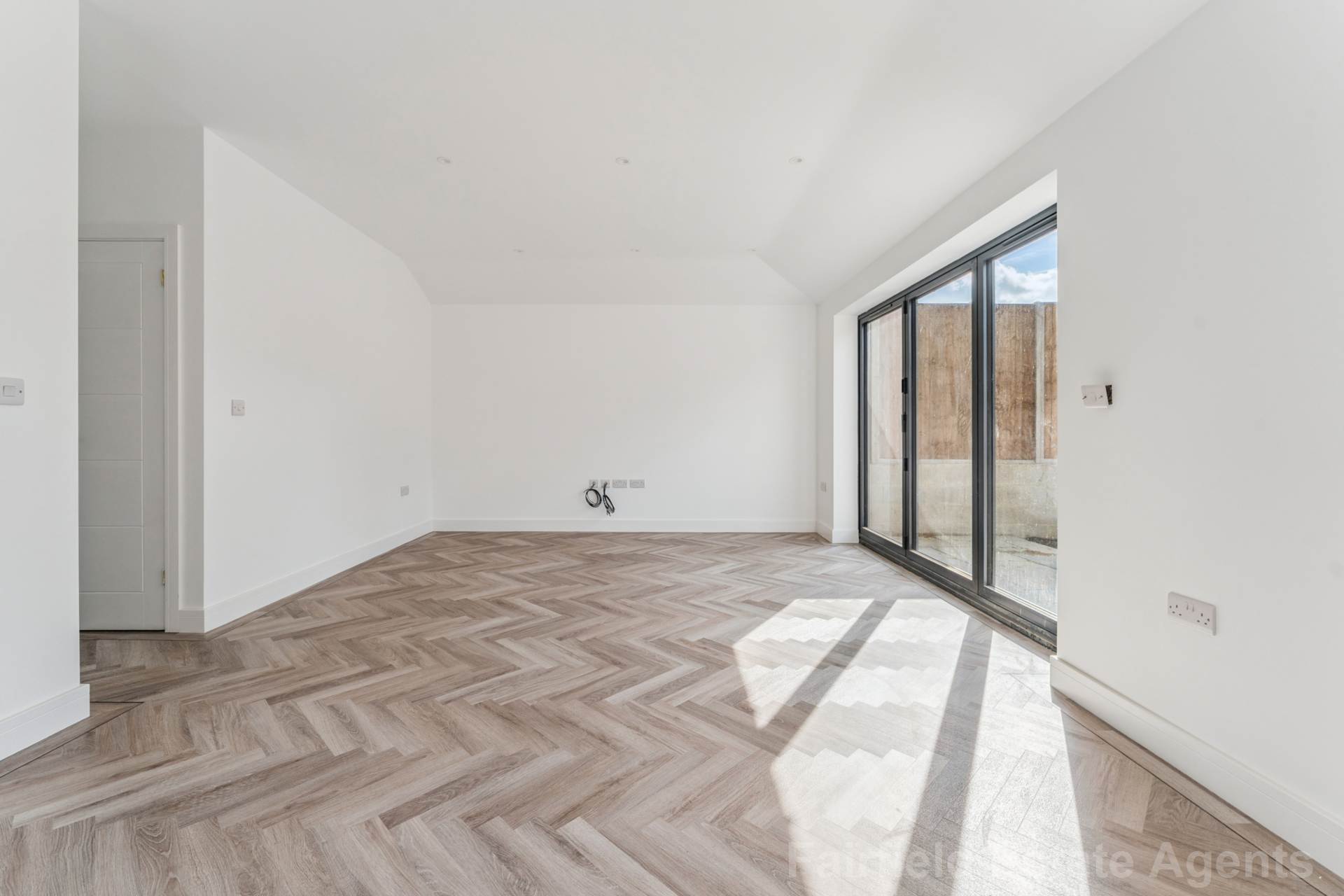 Additional Property Image 2 bedroom Semi Detached Bungalow for sale in Watford 16