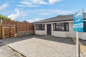 2 bedroom Semi Detached Bungalow for sale in Watford