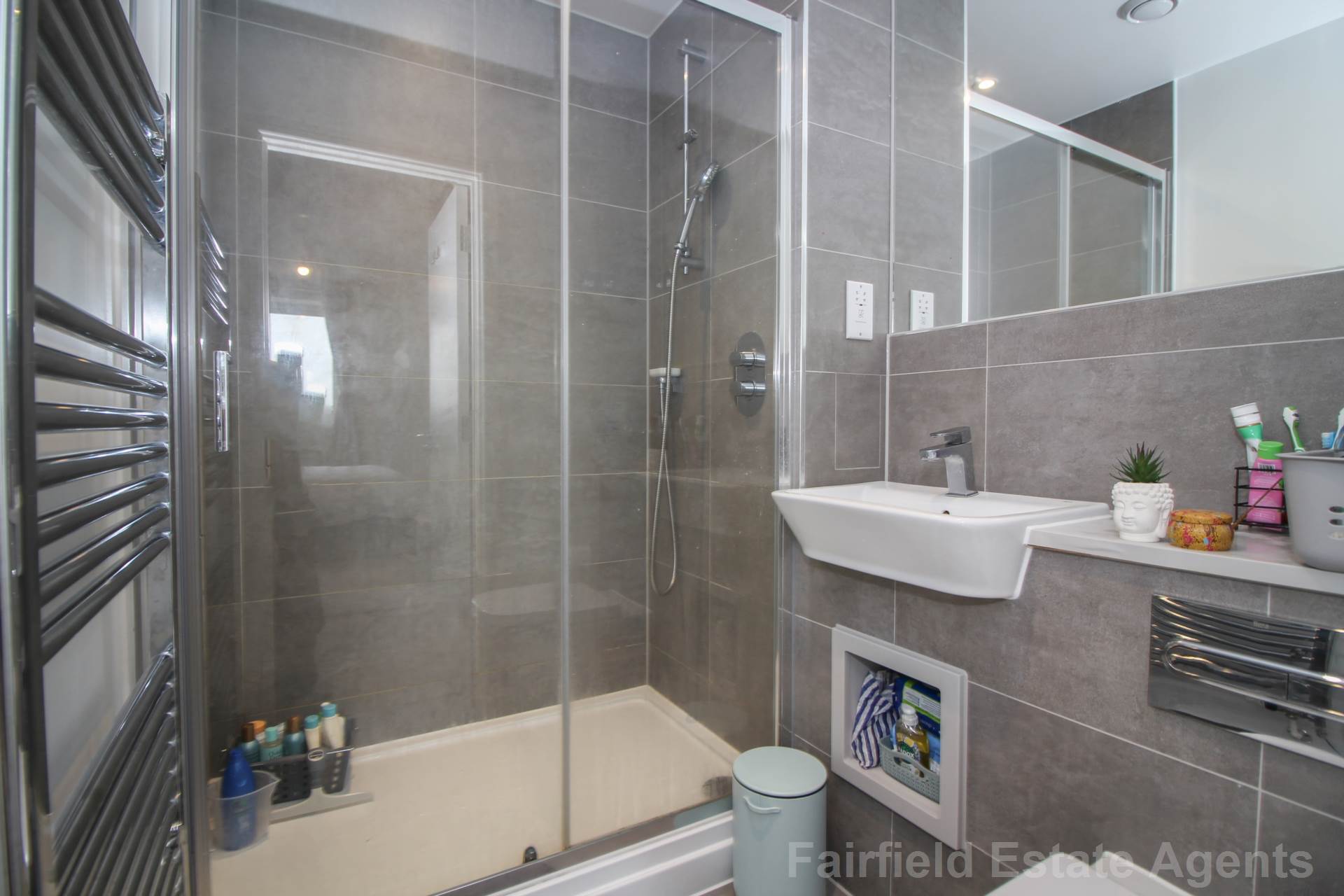 Additional Property Image 2 bedroom Flat for sale in Watford 8