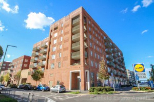 2 bedroom Flat for sale in Watford