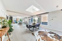 3 bedroom Flat for sale in London